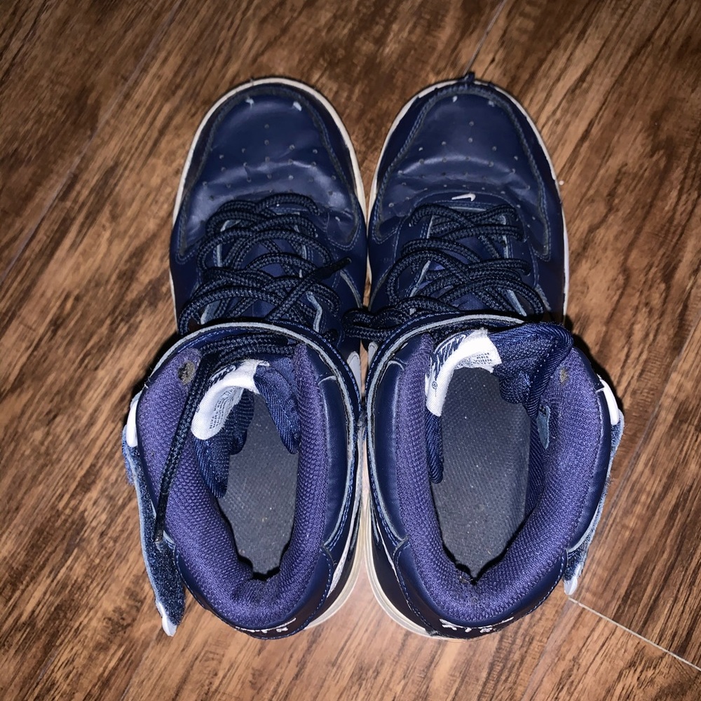 Nike Air Men’s Velcro/Lace Sneakers - Picture 6 of 10